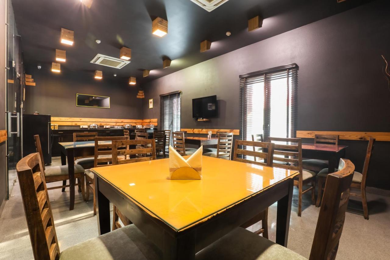 Siesta Basil - Okhla 4*