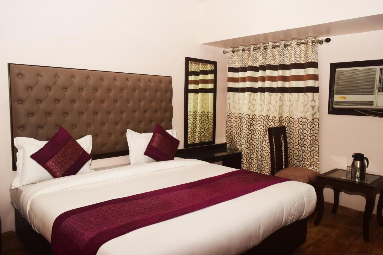Kabeer New @ New Railway Station Hotel 3*