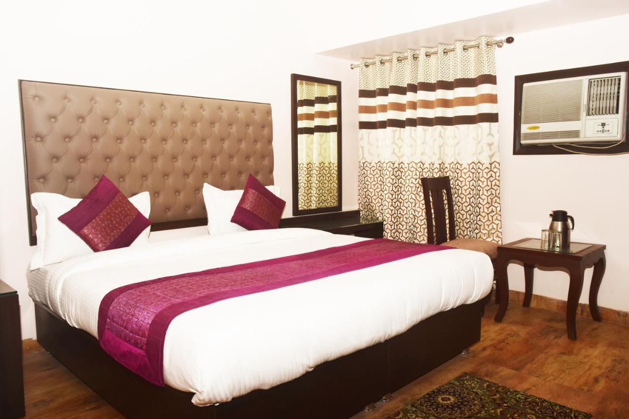 Kabeer New @ New Railway Station Hotel