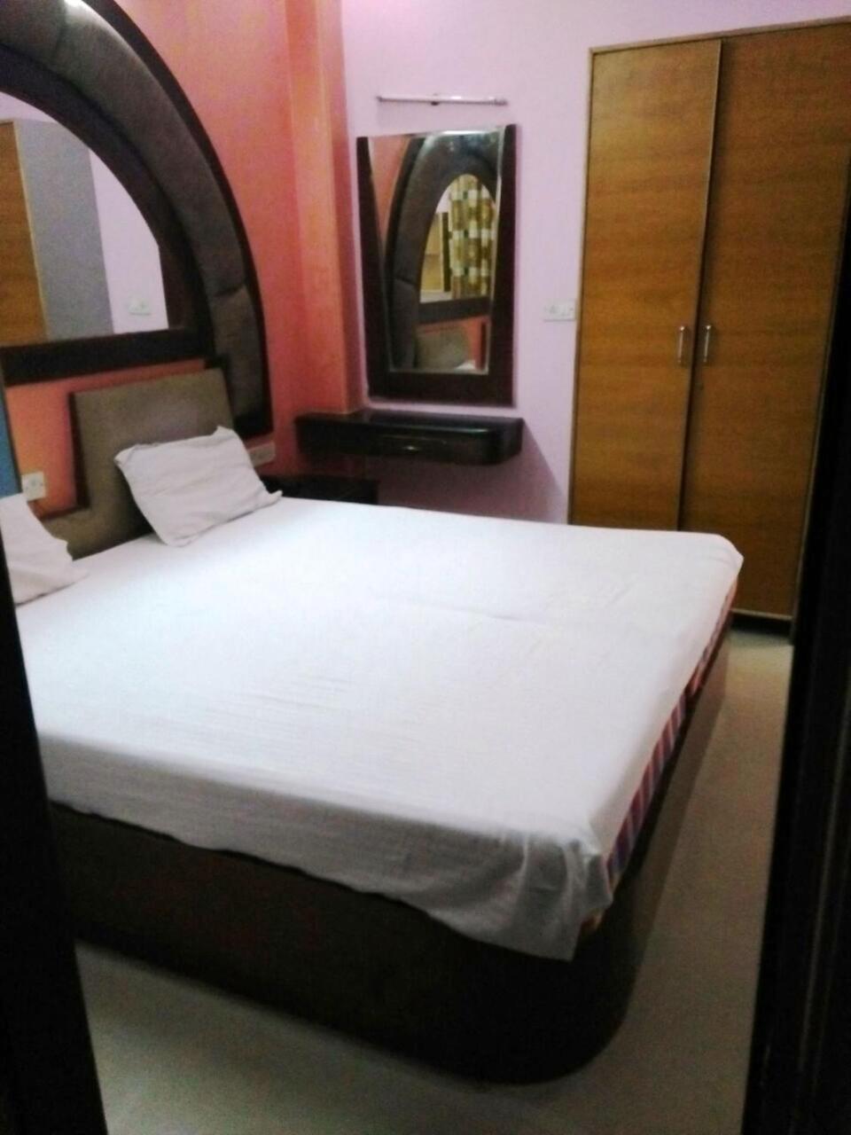 Hotel Delhi Heights 3*