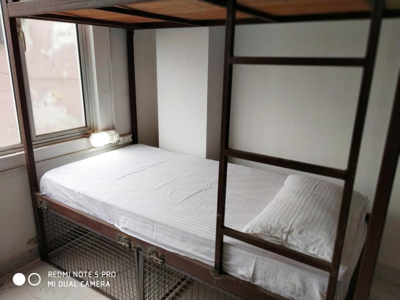 Travellers Paradise Hostel *