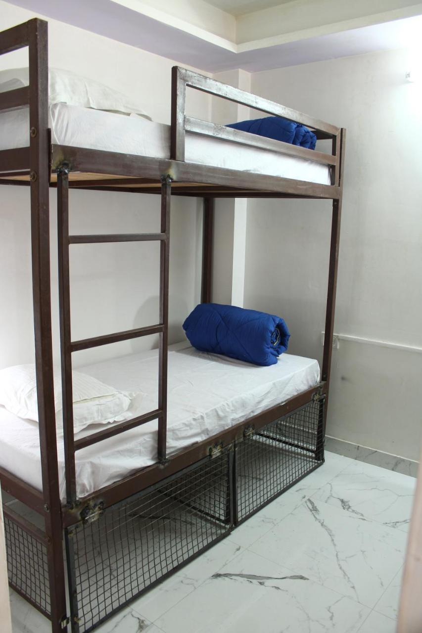 Hostel Travellers Paradise *
