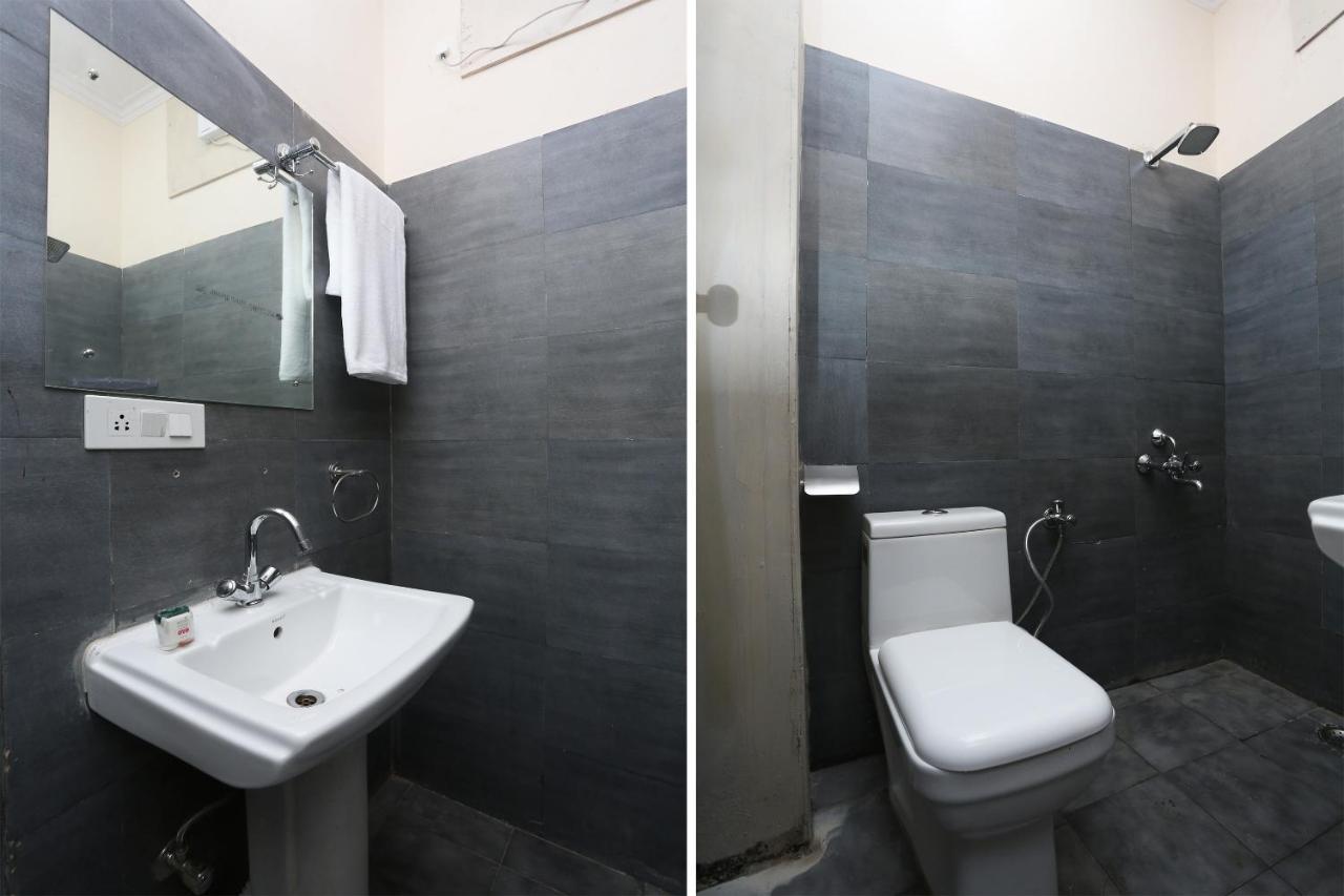 Oyo 28670 Dev Palace Gurgaon