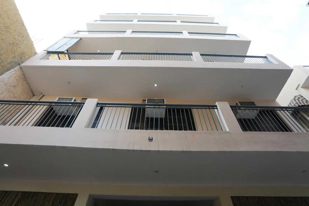 Oyo 28670 Dev Palace Gurgaon