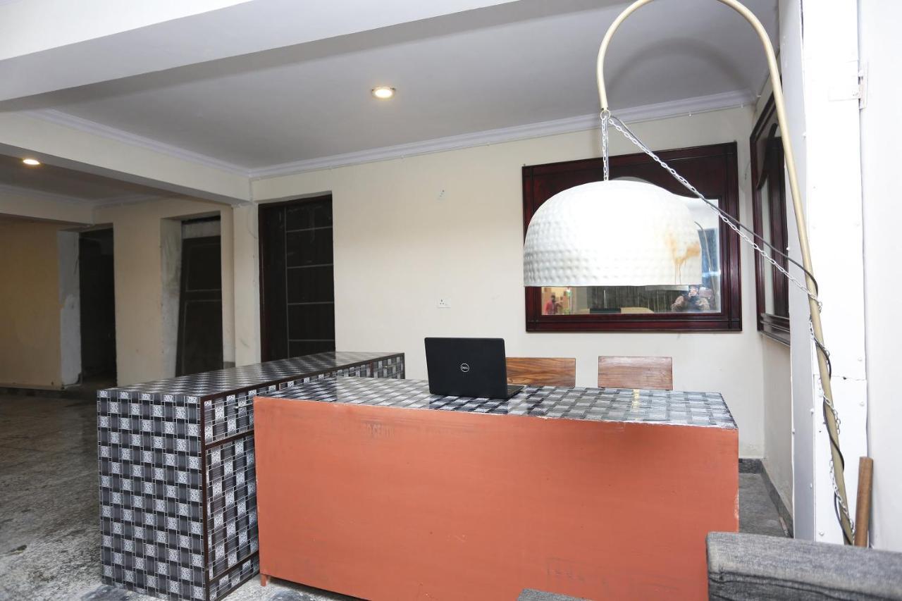Oyo 28670 Dev Palace 3*