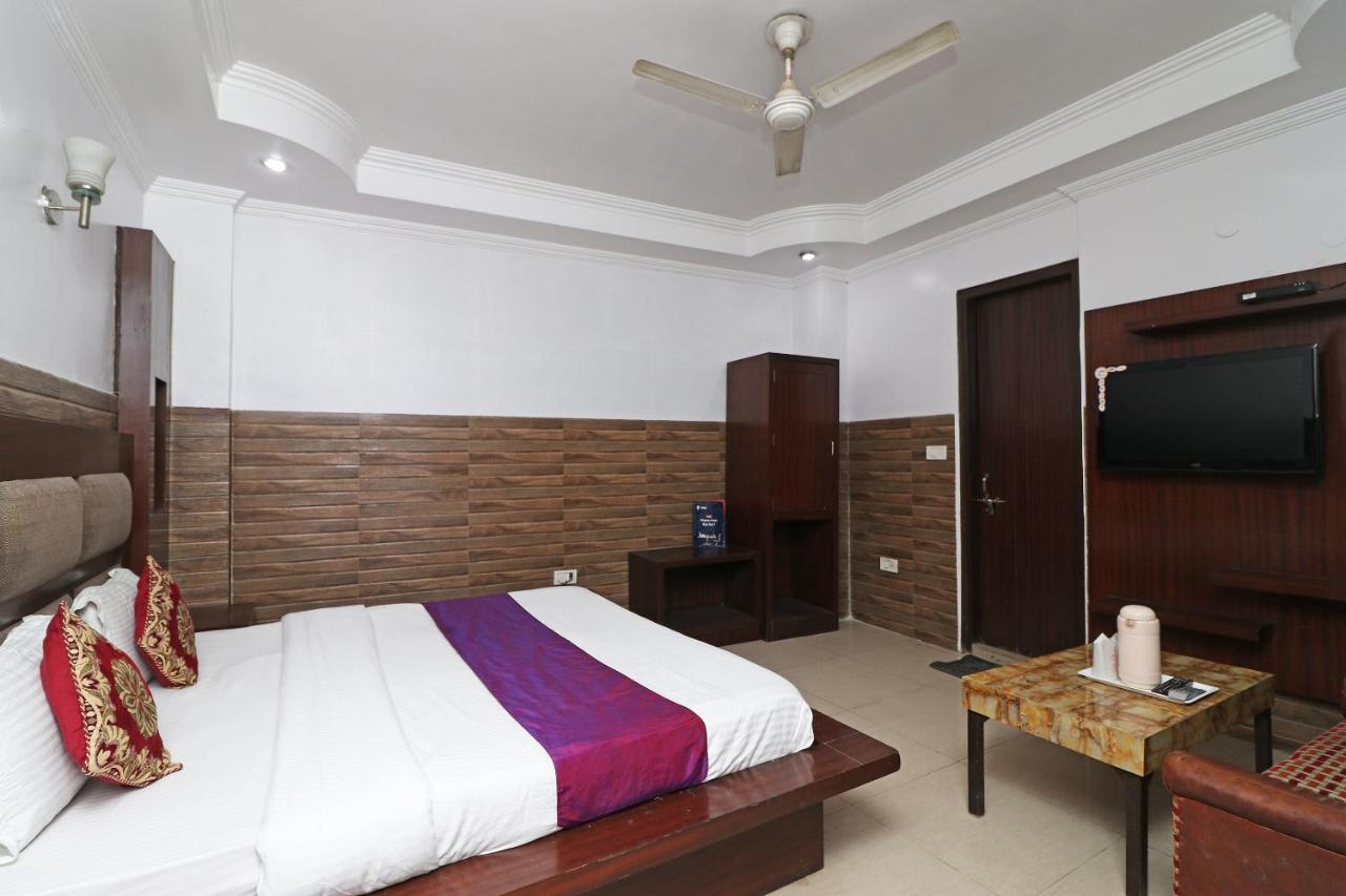Oyo 6188 Rossette New Delhi