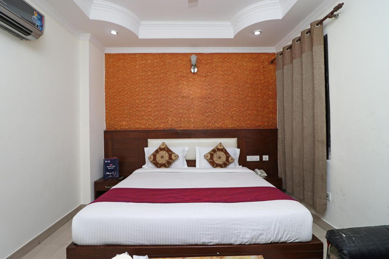 Hotel Oyo 6188 Rossette New Delhi