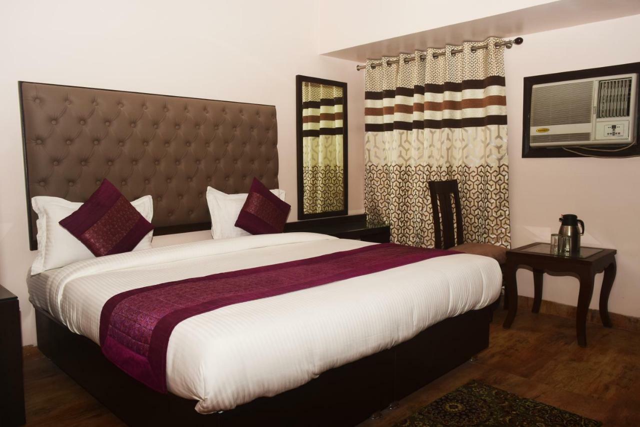 Kabeer New @ New Railway Station Hotel 3*