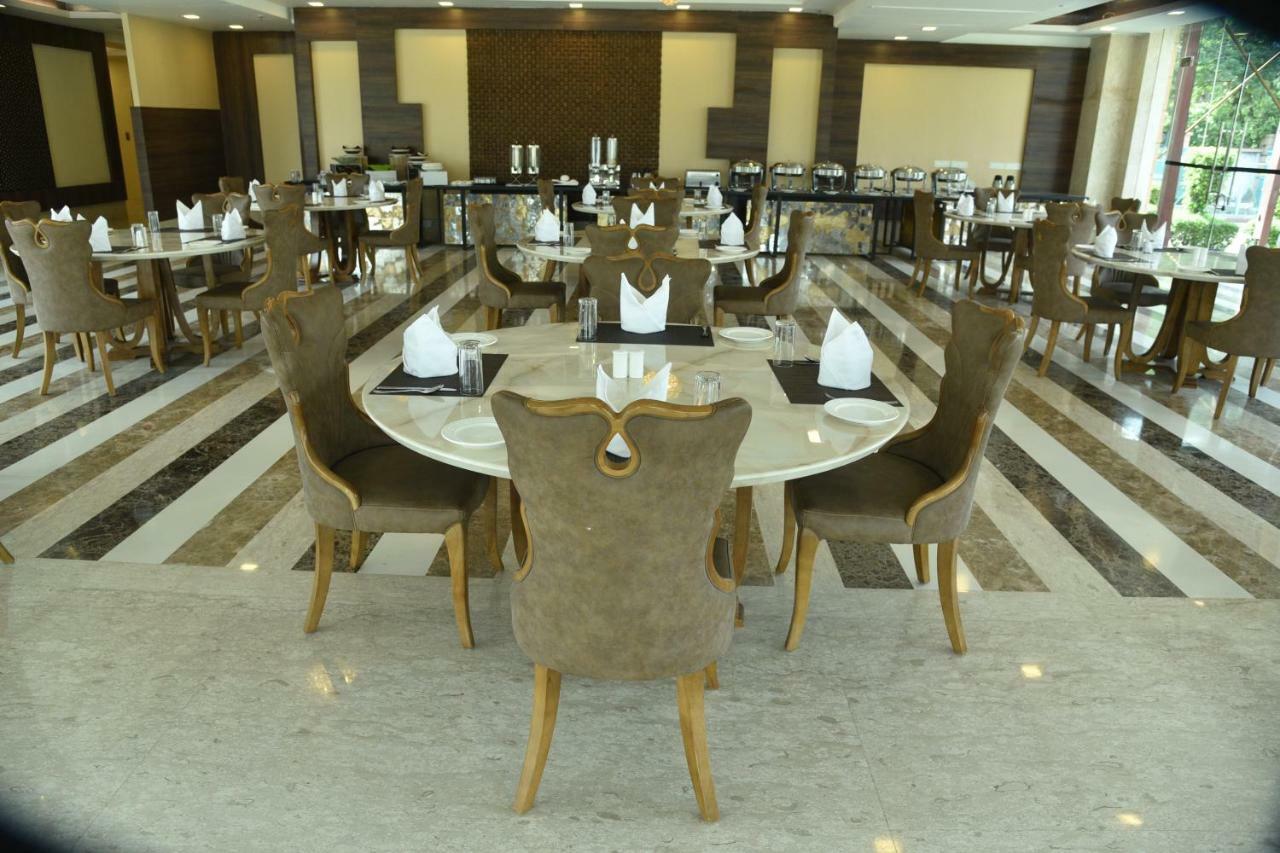 Opulent By Udman Chhattarpur 4*