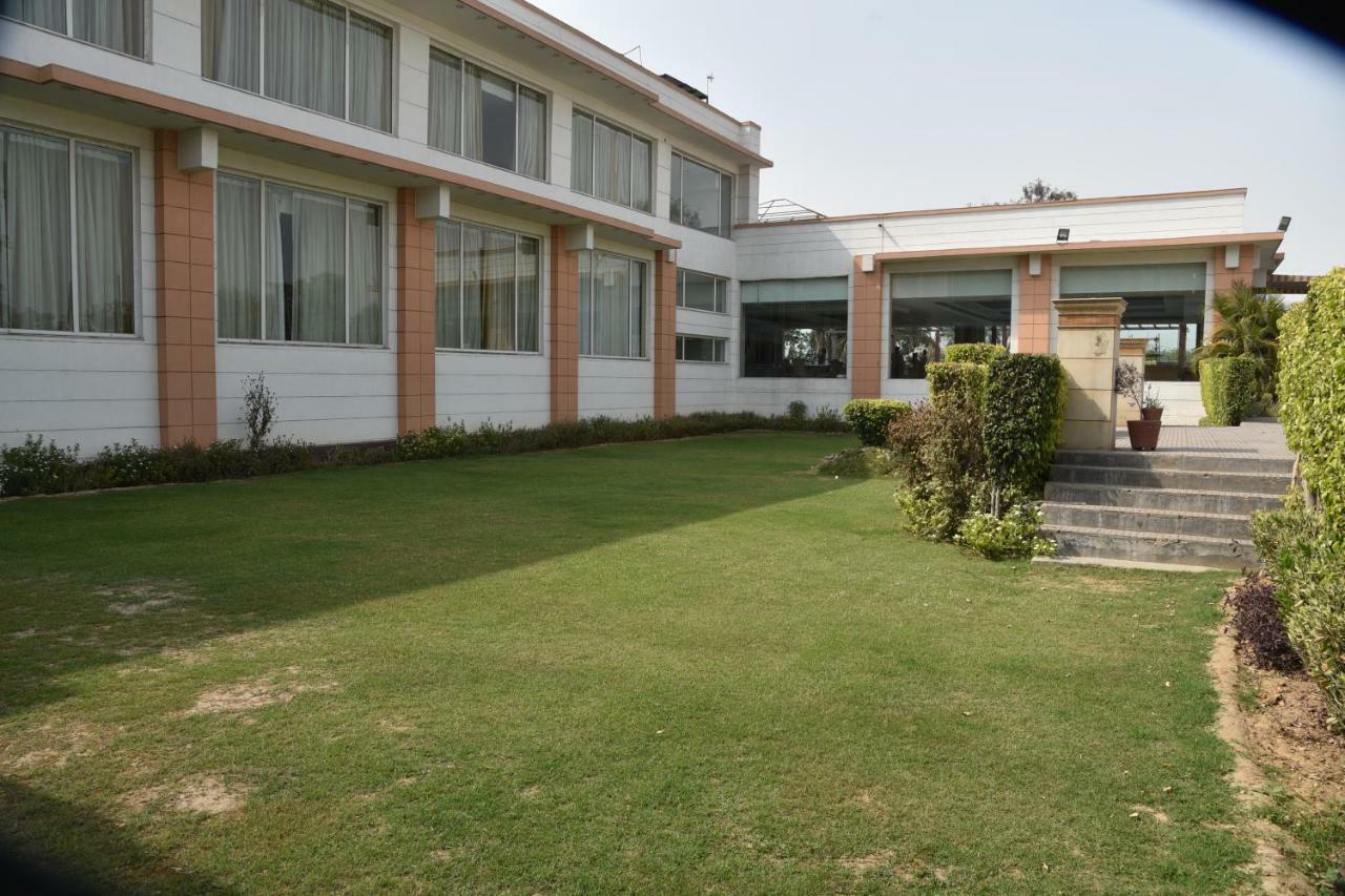Opulent By Udman Chhattarpur 4* New Delhi