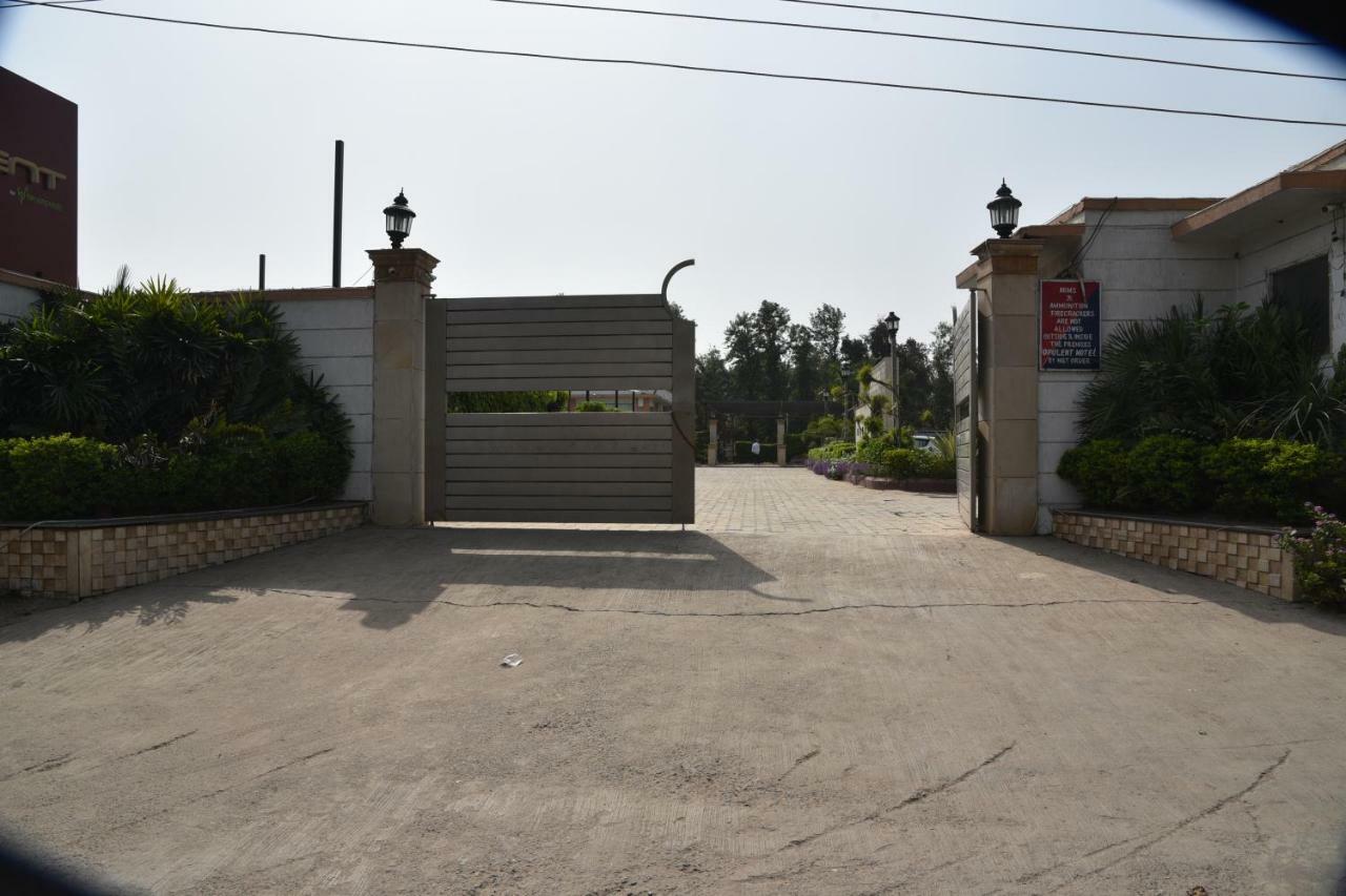 Opulent By Udman Chhattarpur 4*