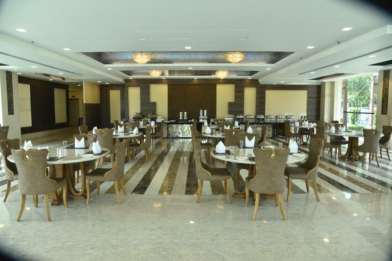 Opulent By Udman Chhattarpur Hotel 4*
