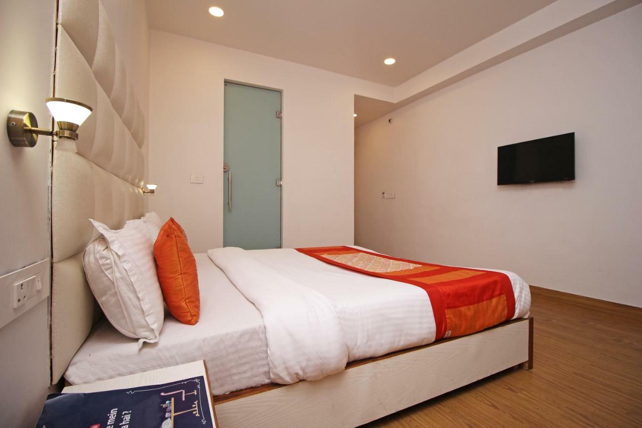 Capital O 18777 Chanson Hotel Delhi (National Capital Territory of India)