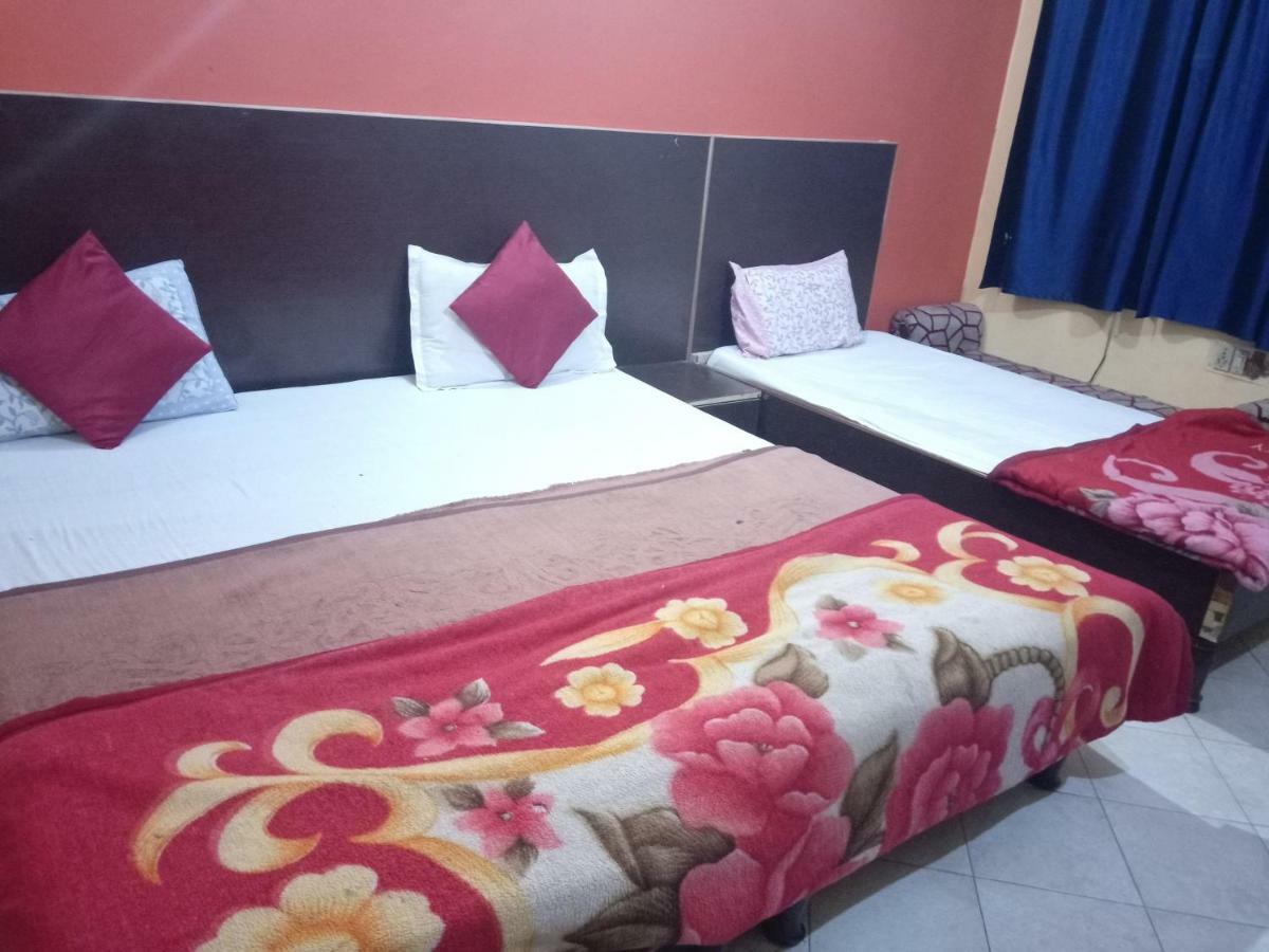Yash 01 Minute Walk In Nizamuddin Railway Station *