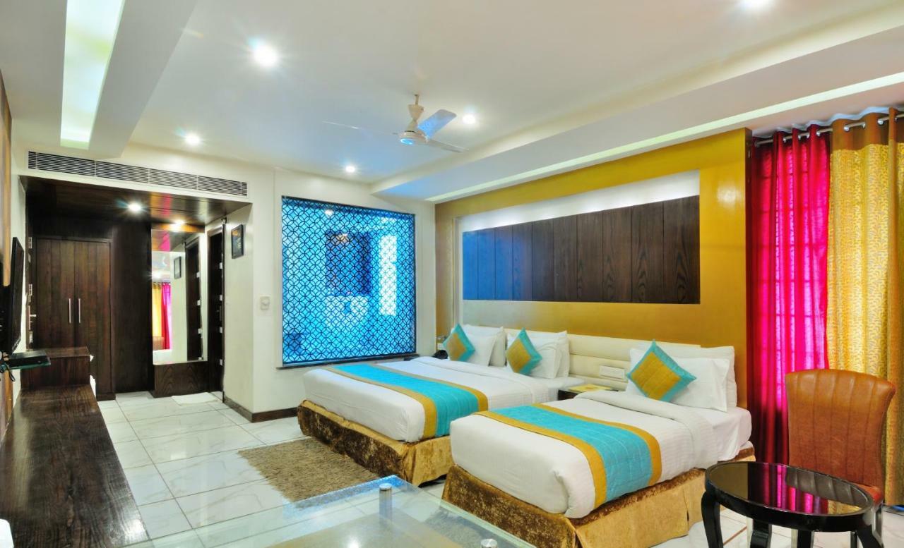 Le Benz - Free Airport Pick-up Hotel New Delhi