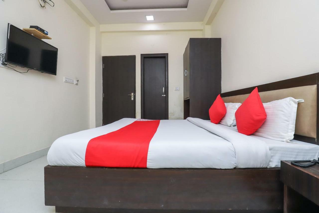 Oyo 24901 Achi House Hotel New Delhi