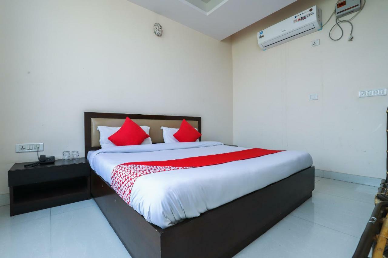 Oyo 24901 Achi House New Delhi
