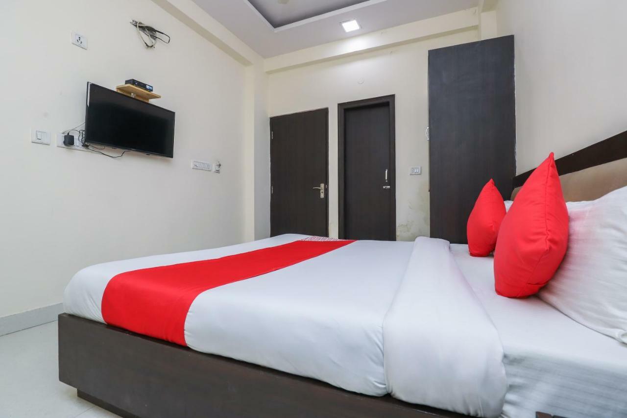 Hotel Oyo 24901 Achi House New Delhi