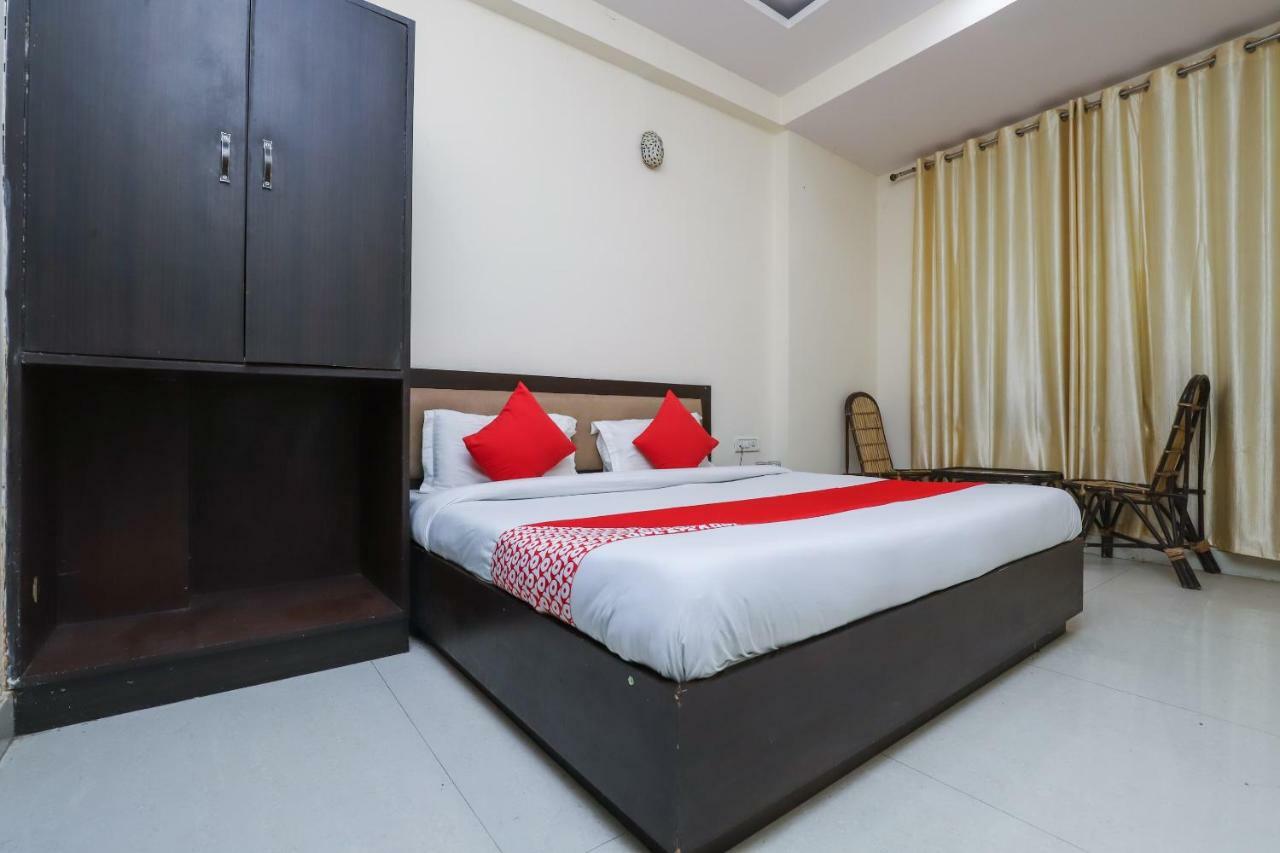 Oyo 24901 Achi House 3* New Delhi
