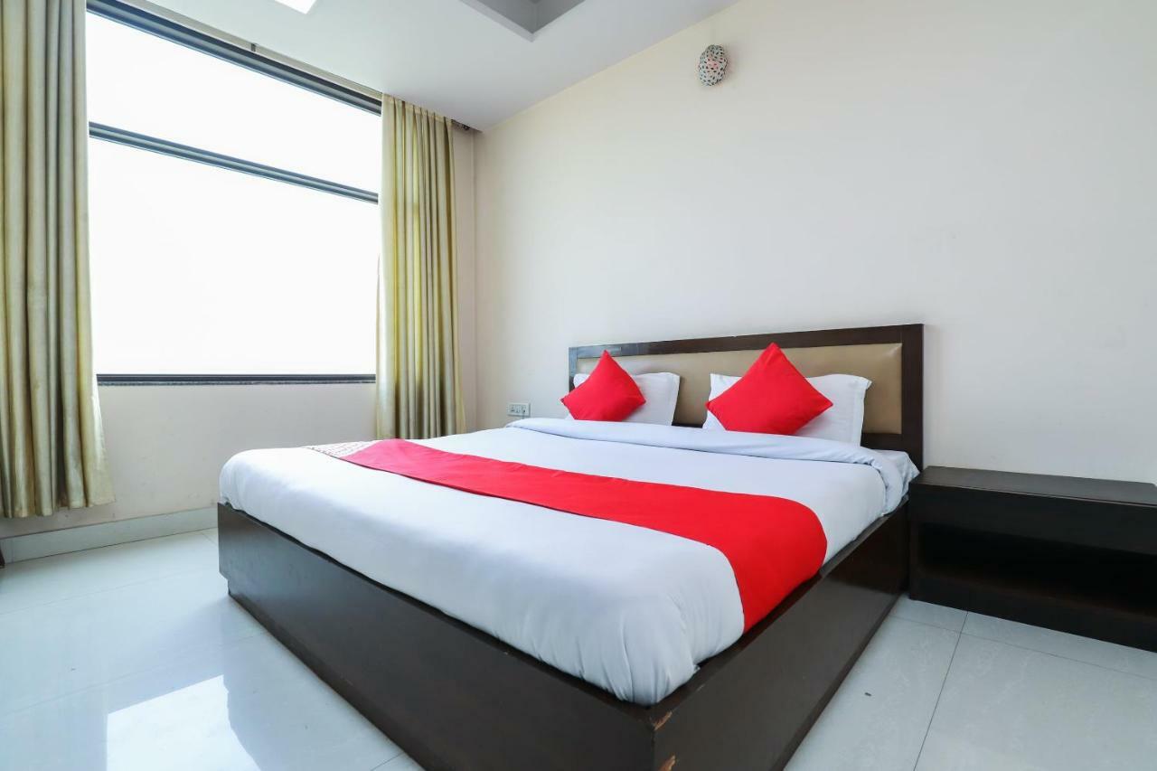 Oyo 24901 Achi House New Delhi