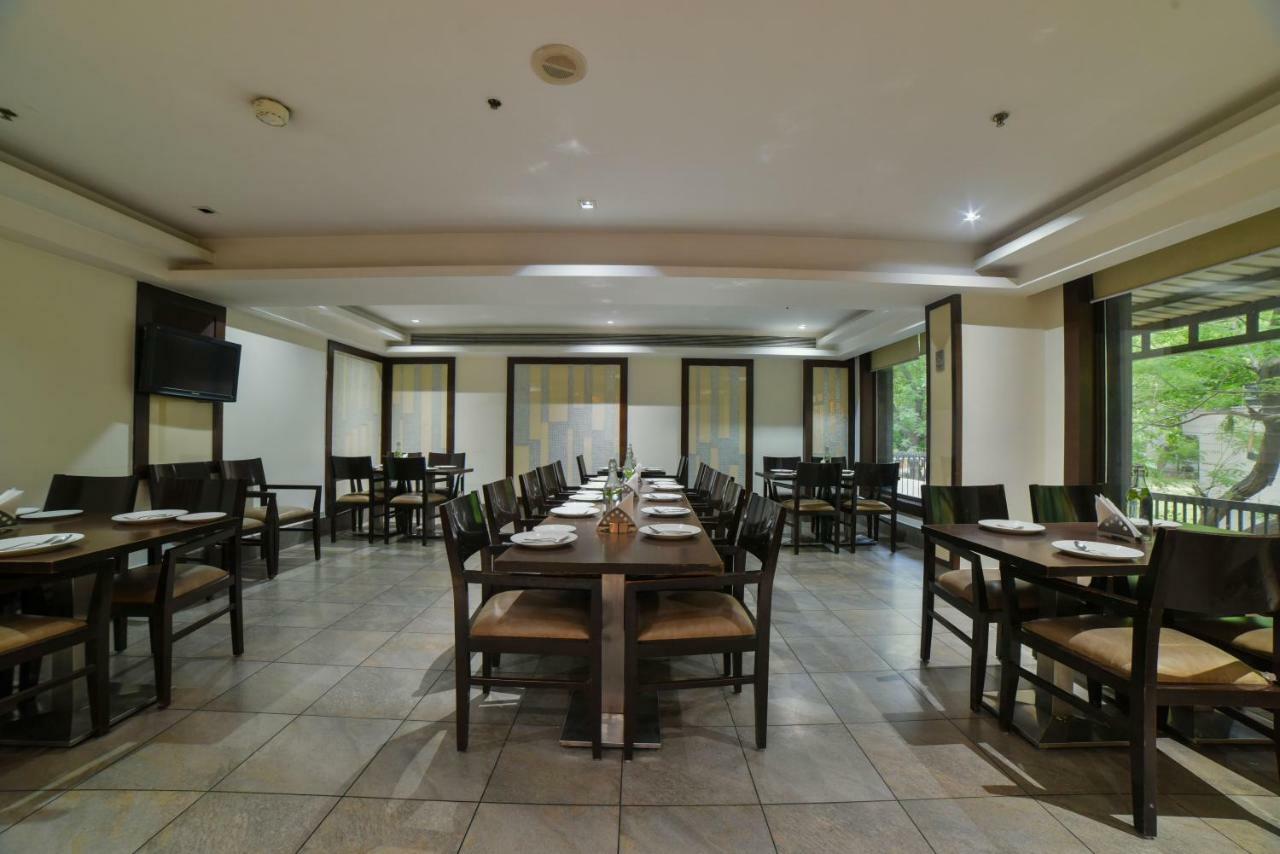 Mint Oodles 2 Mins To Nehru Enclave Metro 3*