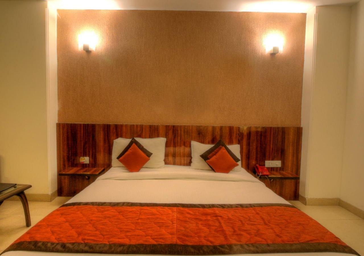 Hotel The Impress Near Delhi Airport 4*