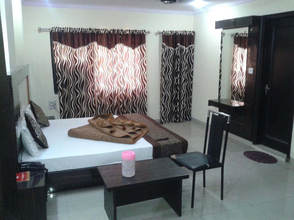Hotel Surya Plaza New Delhi