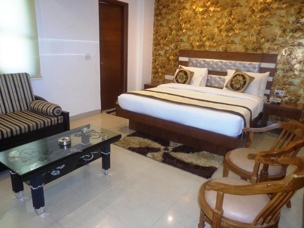 Excel Apartment *