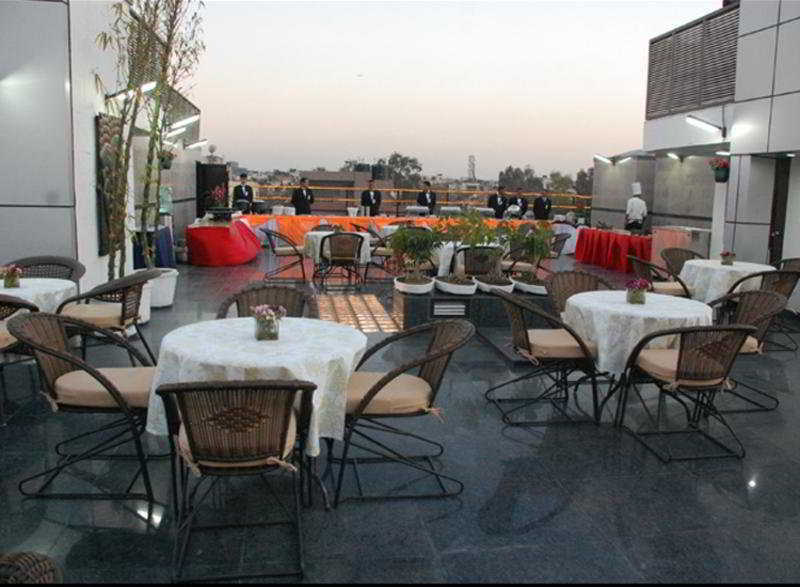 Rockland Hotel, C.r Park