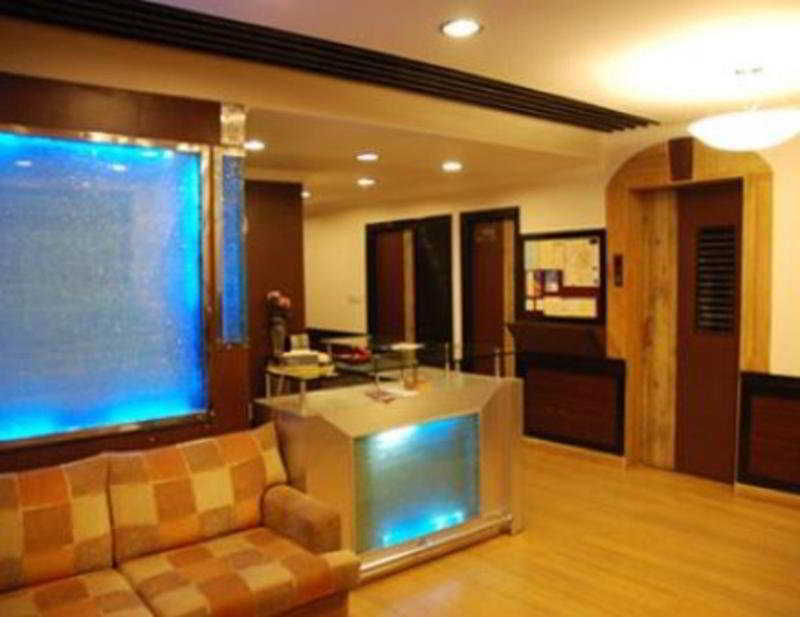 Hotel Capital O 2382 White House Continental Delhi (National Capital Territory of India)