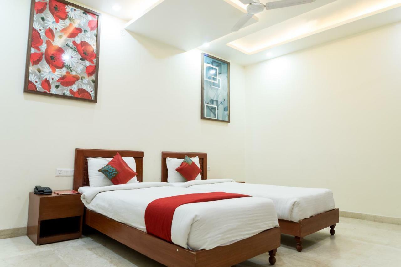 Sm Palace Hotel New Delhi