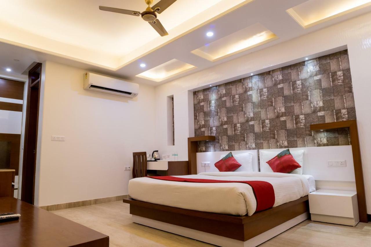 Sm Palace Hotel New Delhi
