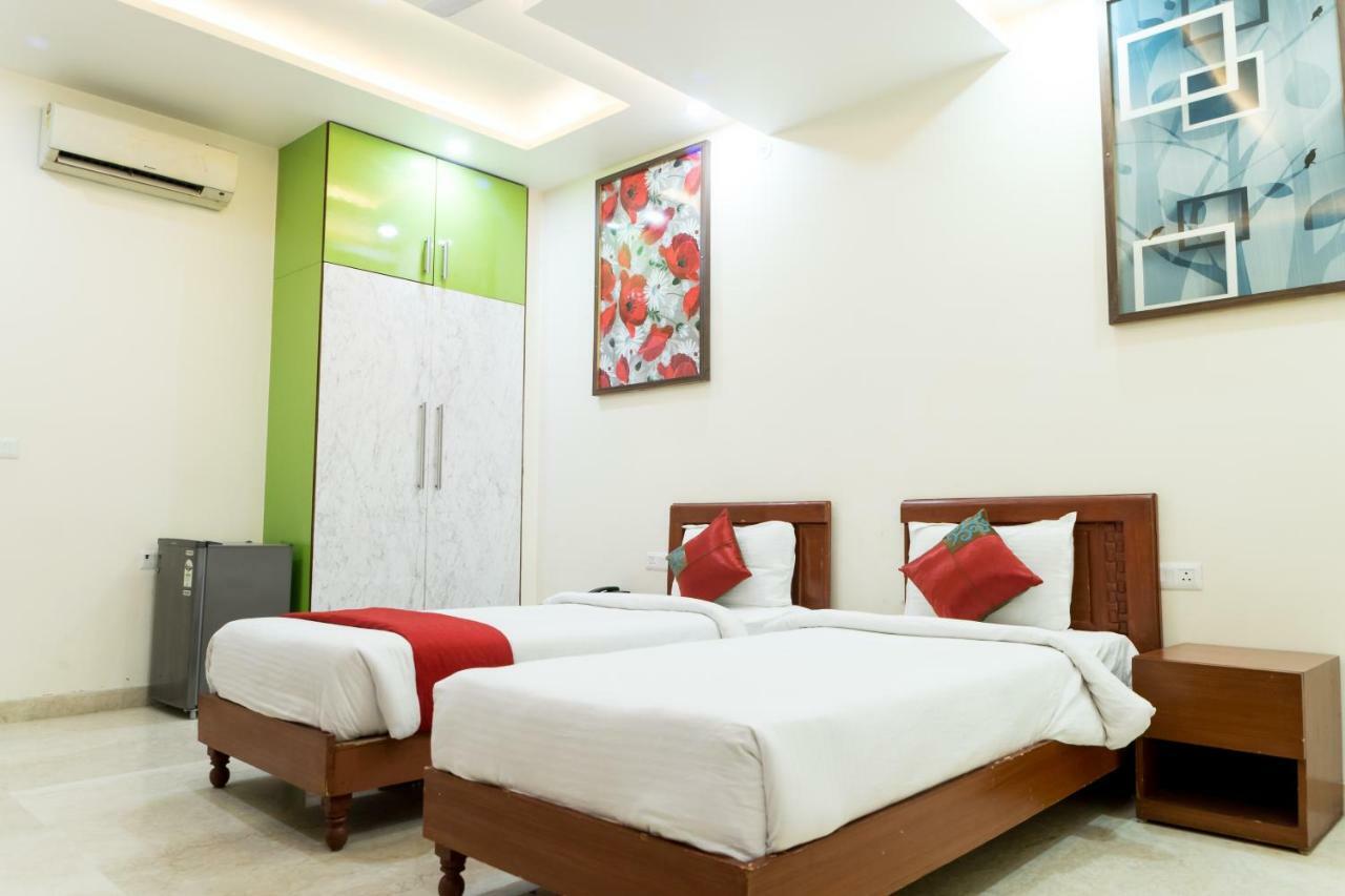 Sm Palace Hotel New Delhi