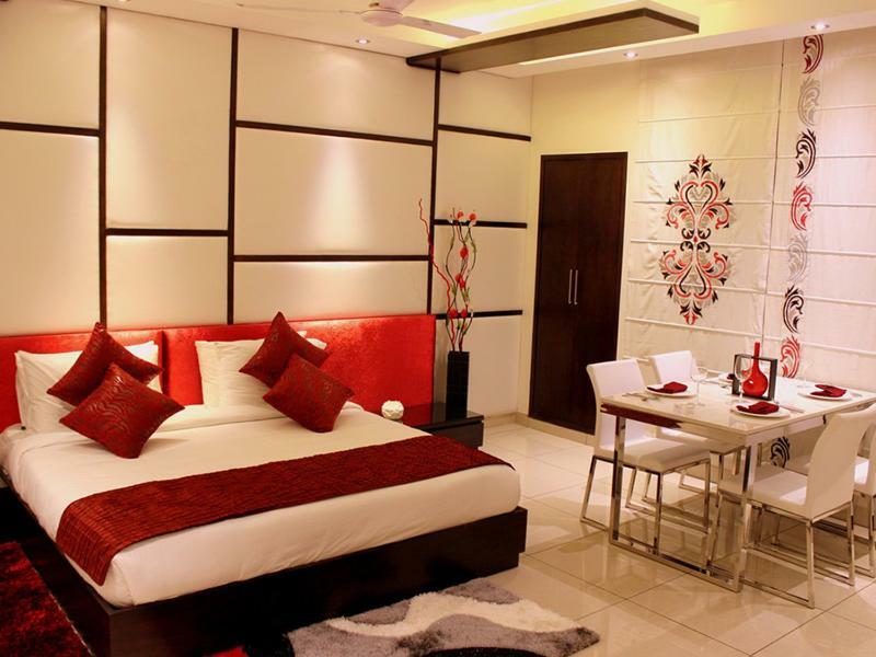 Amrapali Grand Hotel