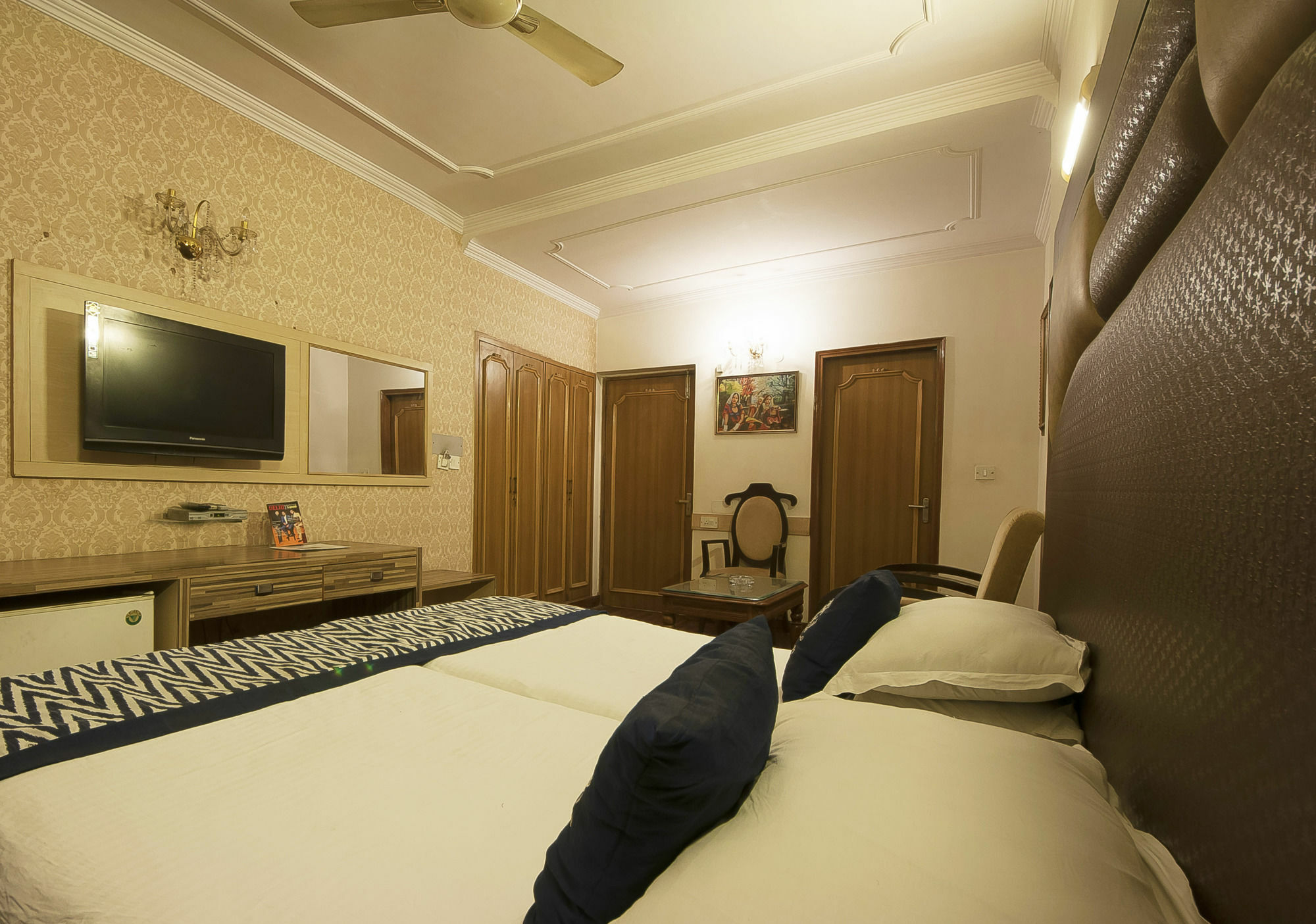 Golden Leaf Hotel New Delhi