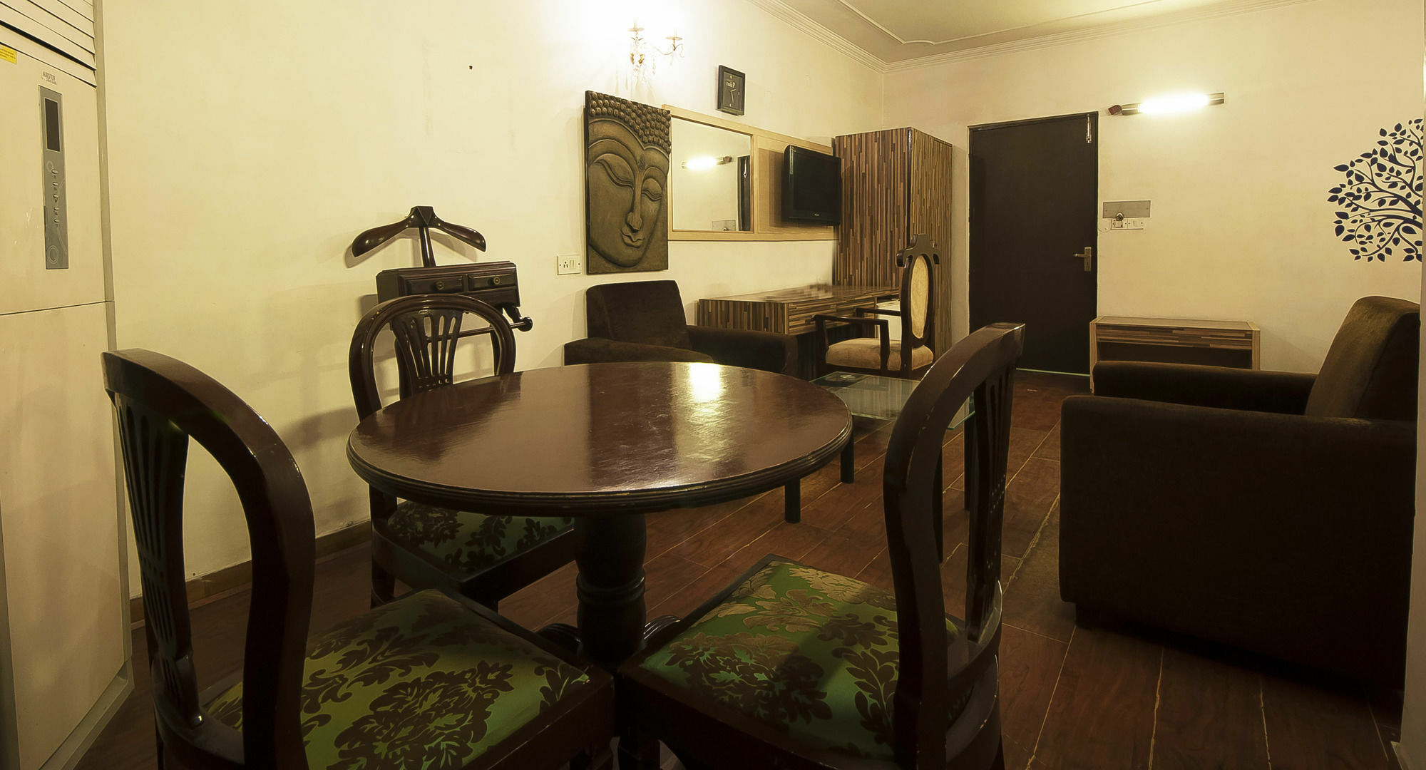 Golden Leaf Hotel New Delhi