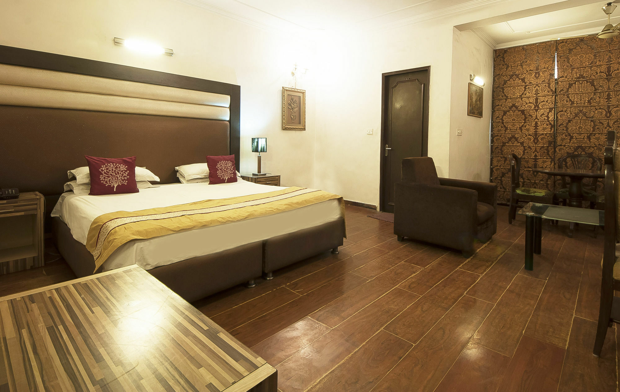 Golden Leaf 3* New Delhi