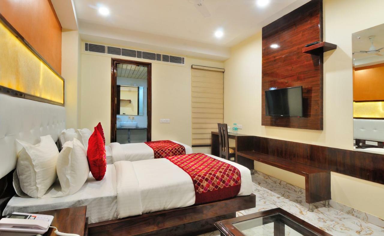 The Grand Uddhav Nova Deli