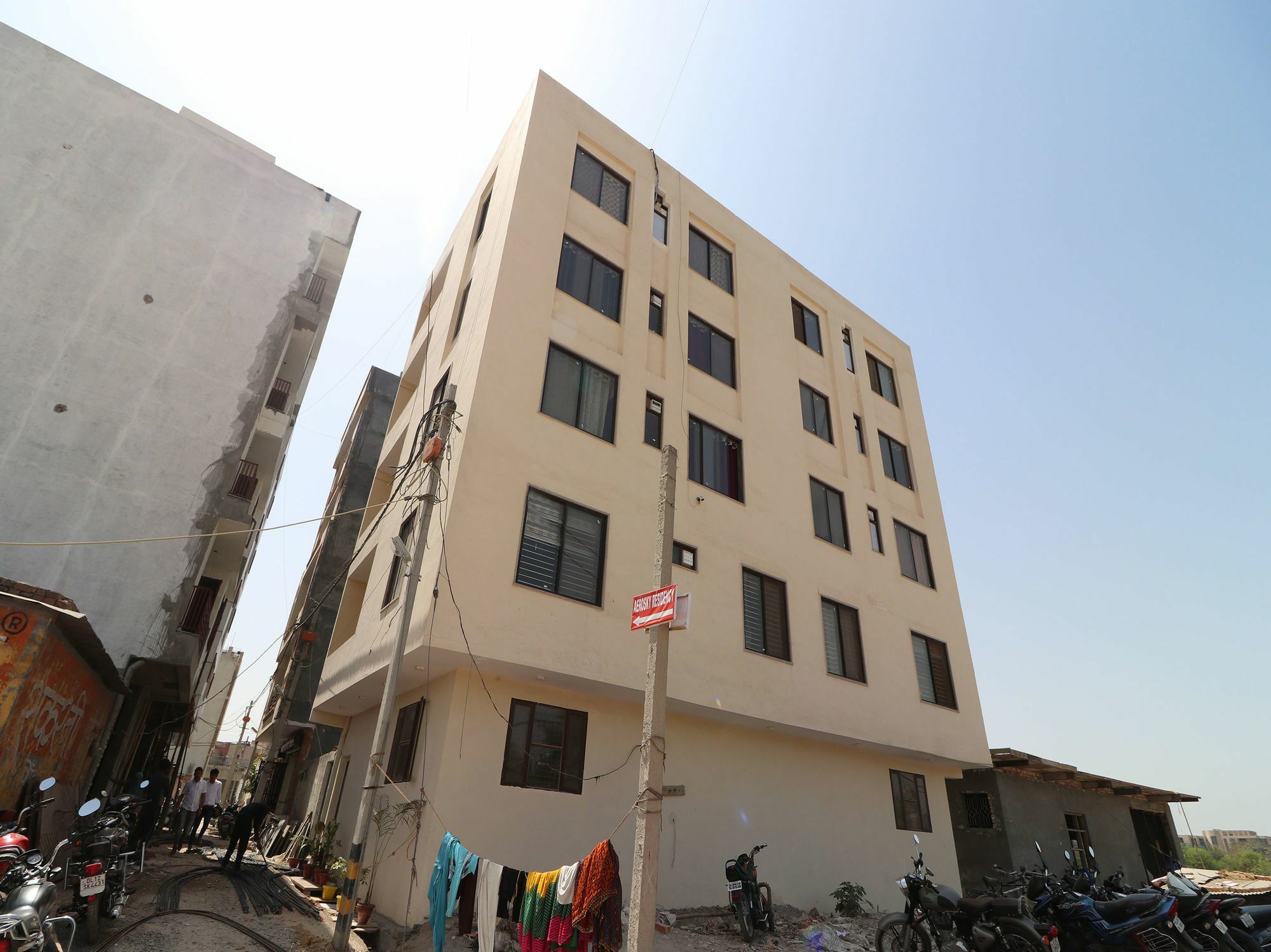 Oyo 13301 Mayesha Residency