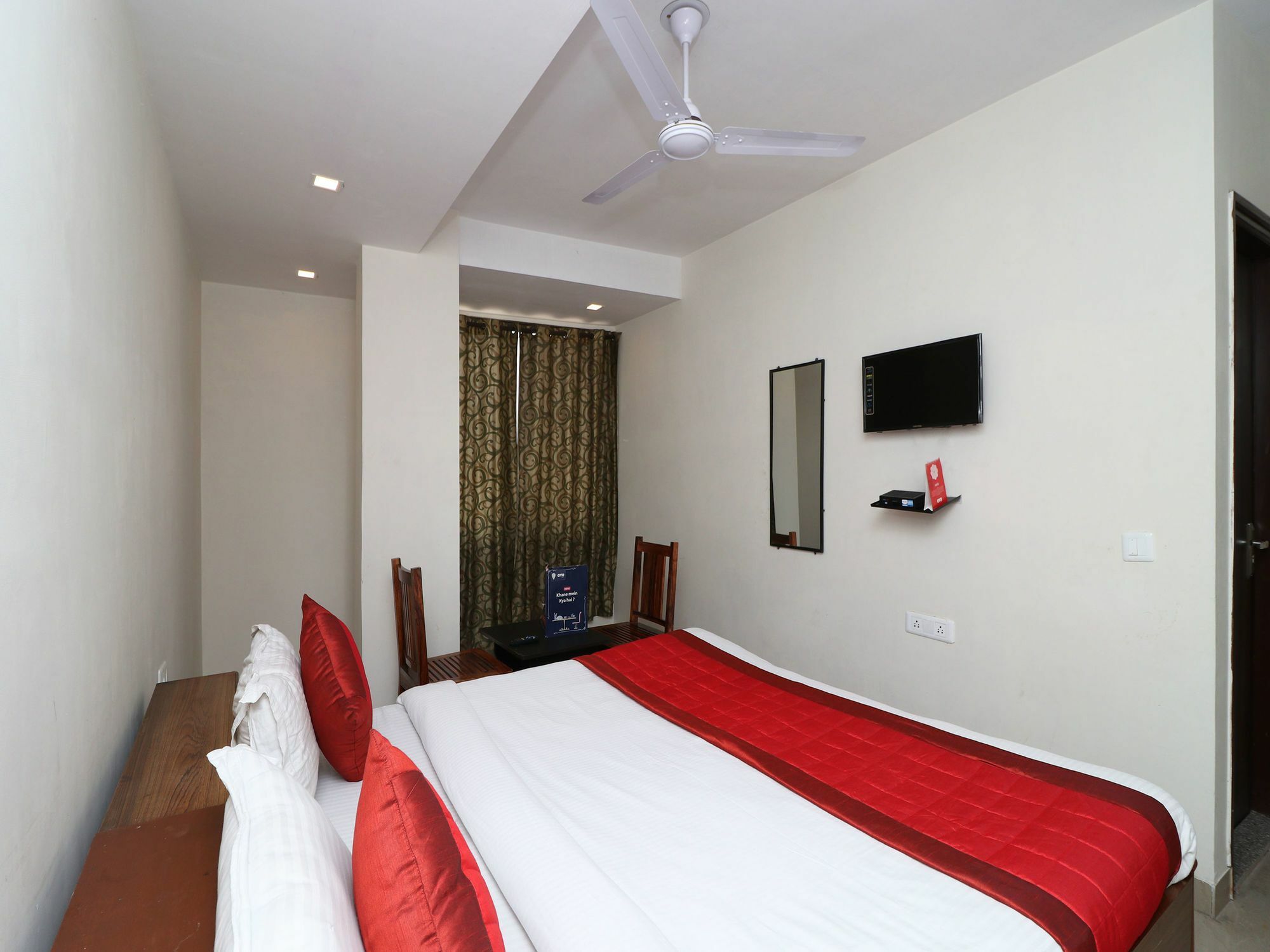 Hotel Oyo 13301 Mayesha Residency New Delhi