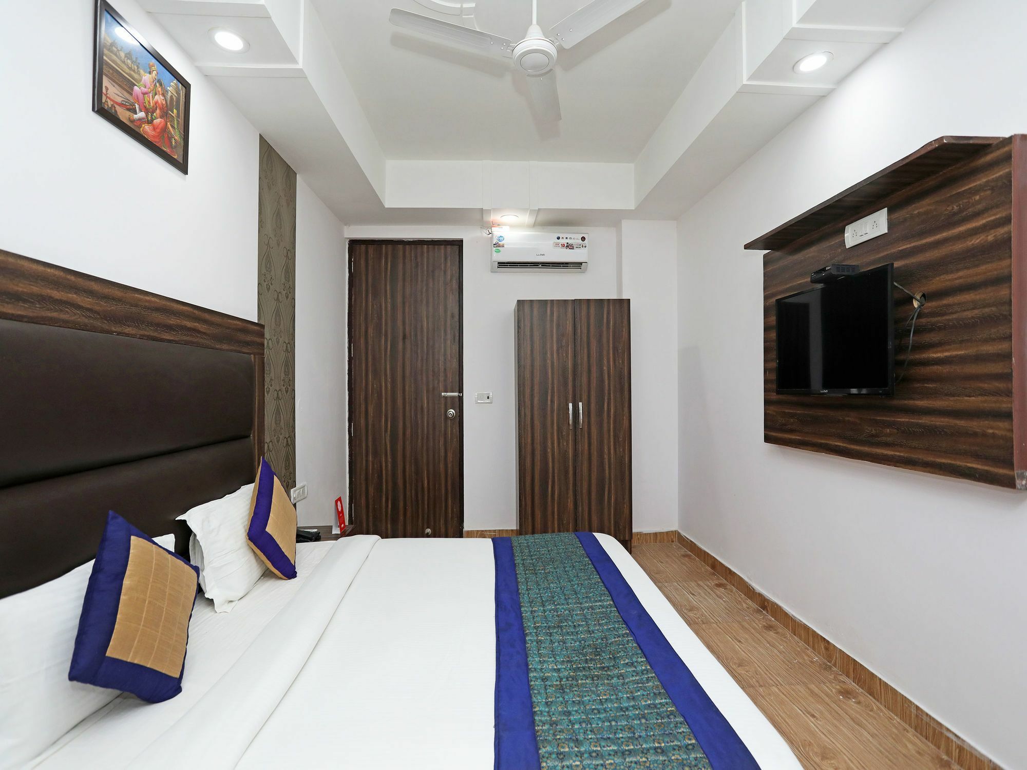 Oyo 10795 Rs Residency Hotel