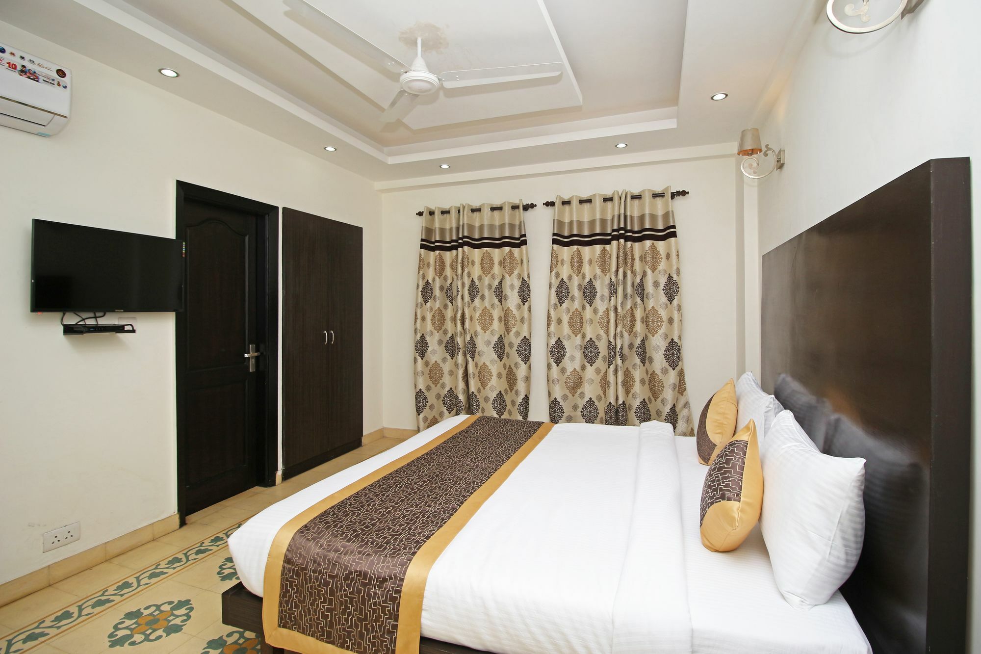 Oyo 8352 Gera's Heritage New Delhi