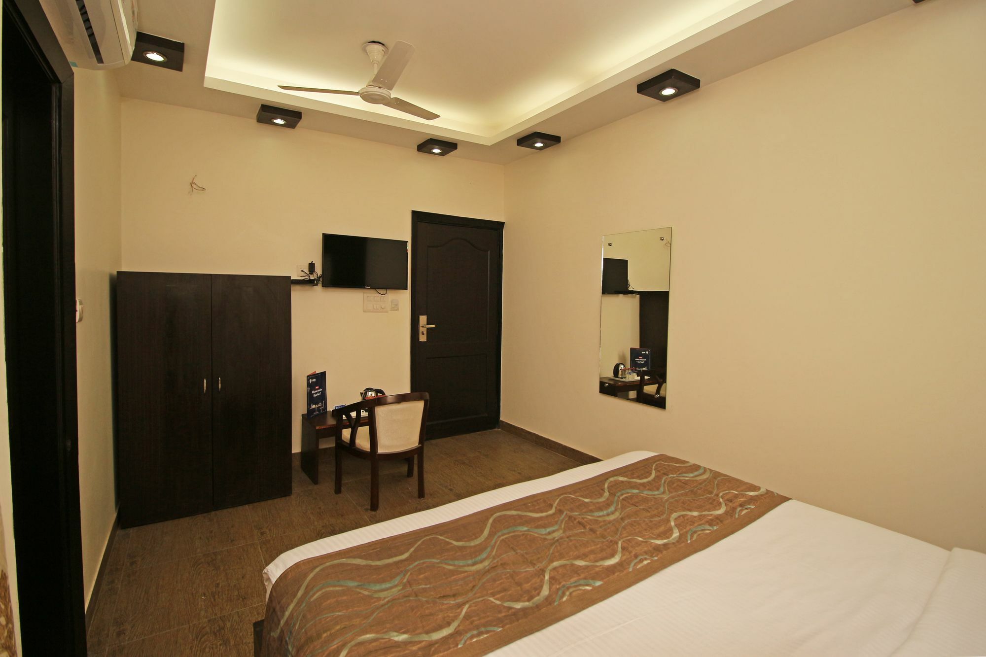 Oyo 8352 Gera's Heritage 3*