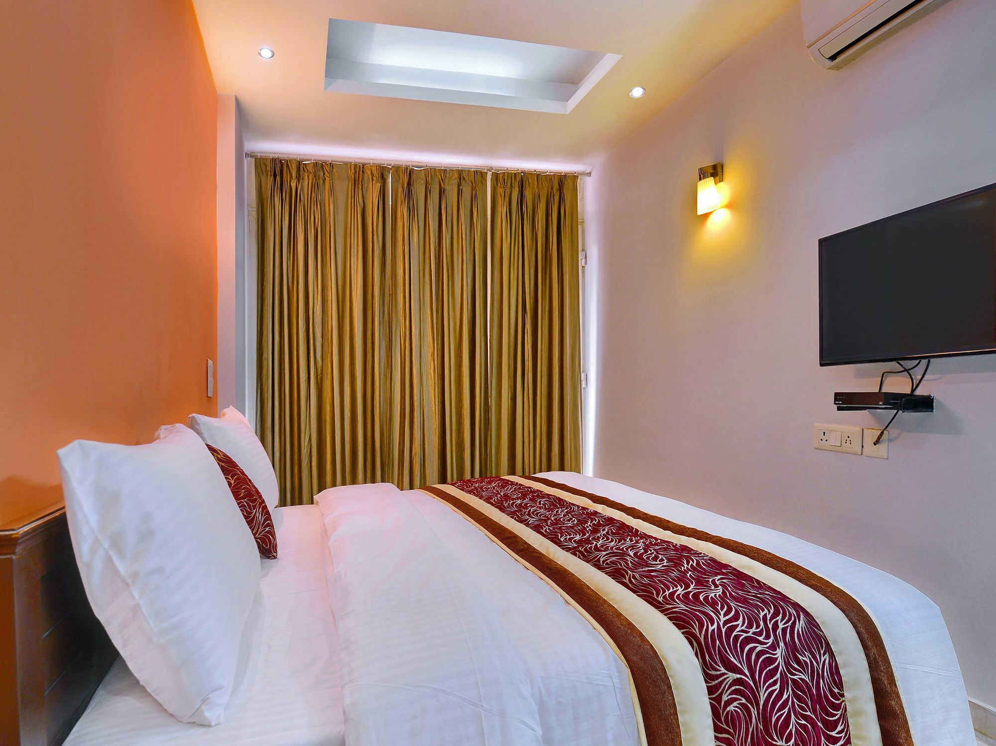 Hotel Capital O 11625 Retreat New Delhi