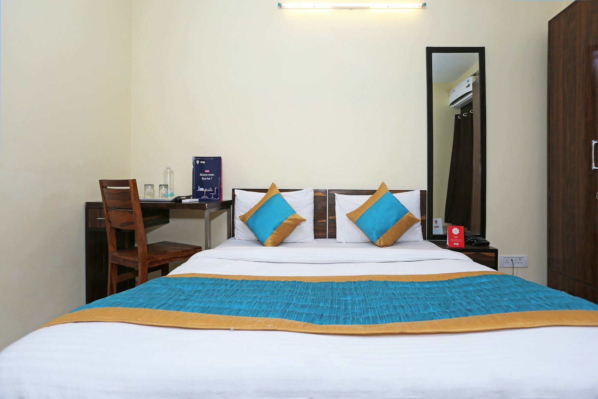 Hotel Oyo 4930 Em Residency