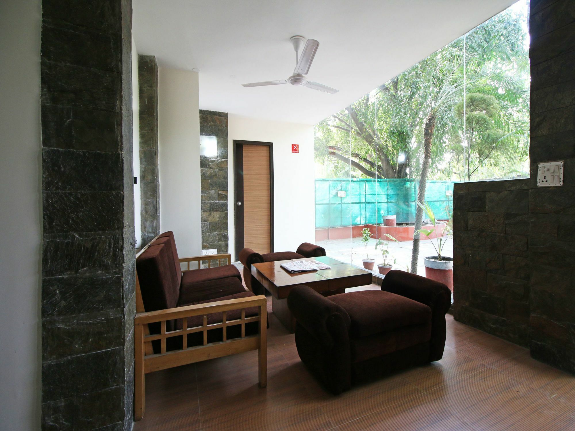 Hotel Oyo South Plaza Near Lotus Temple New Delhi