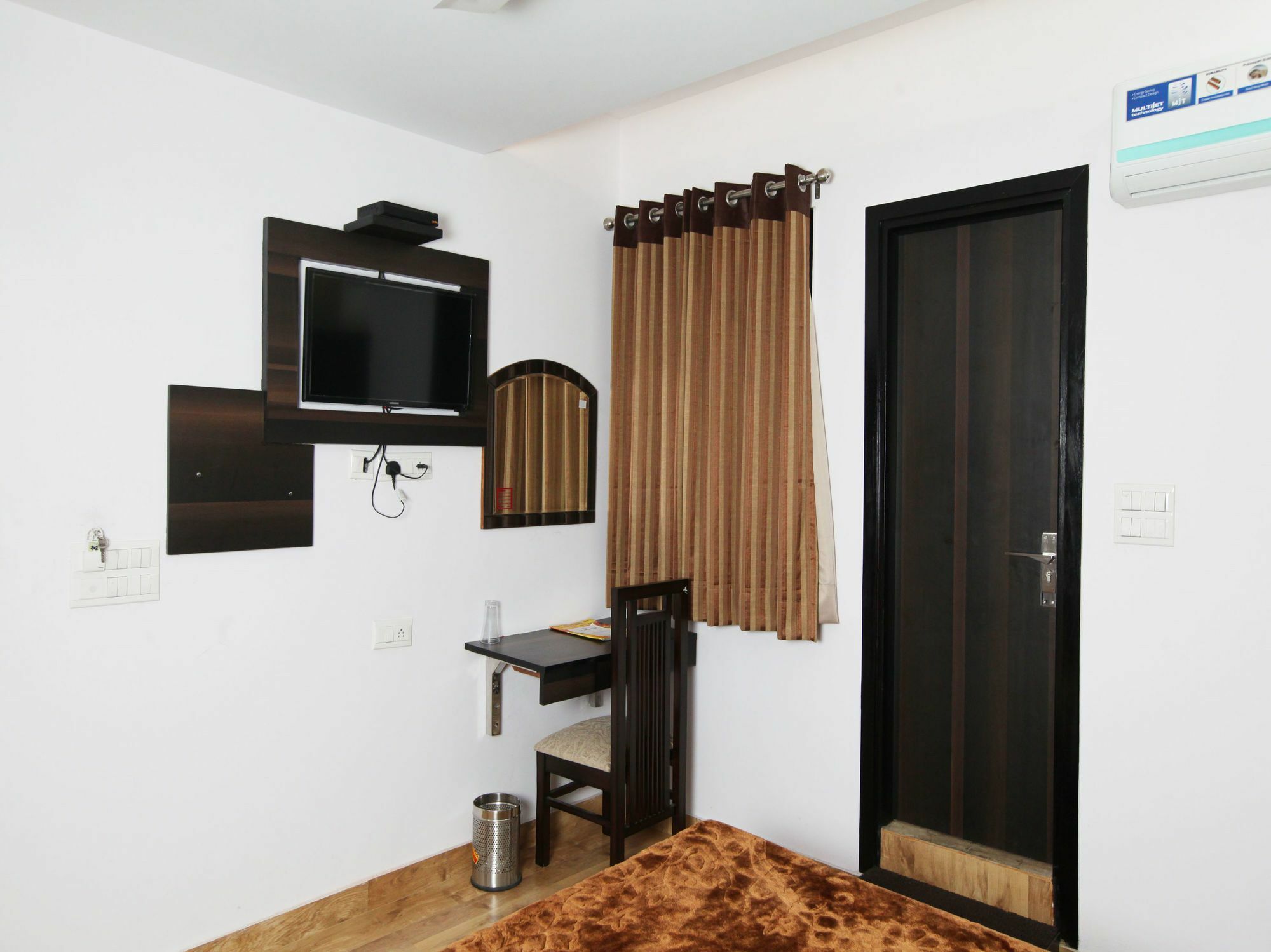 Oyo 5385 Paschim Vihar 2*