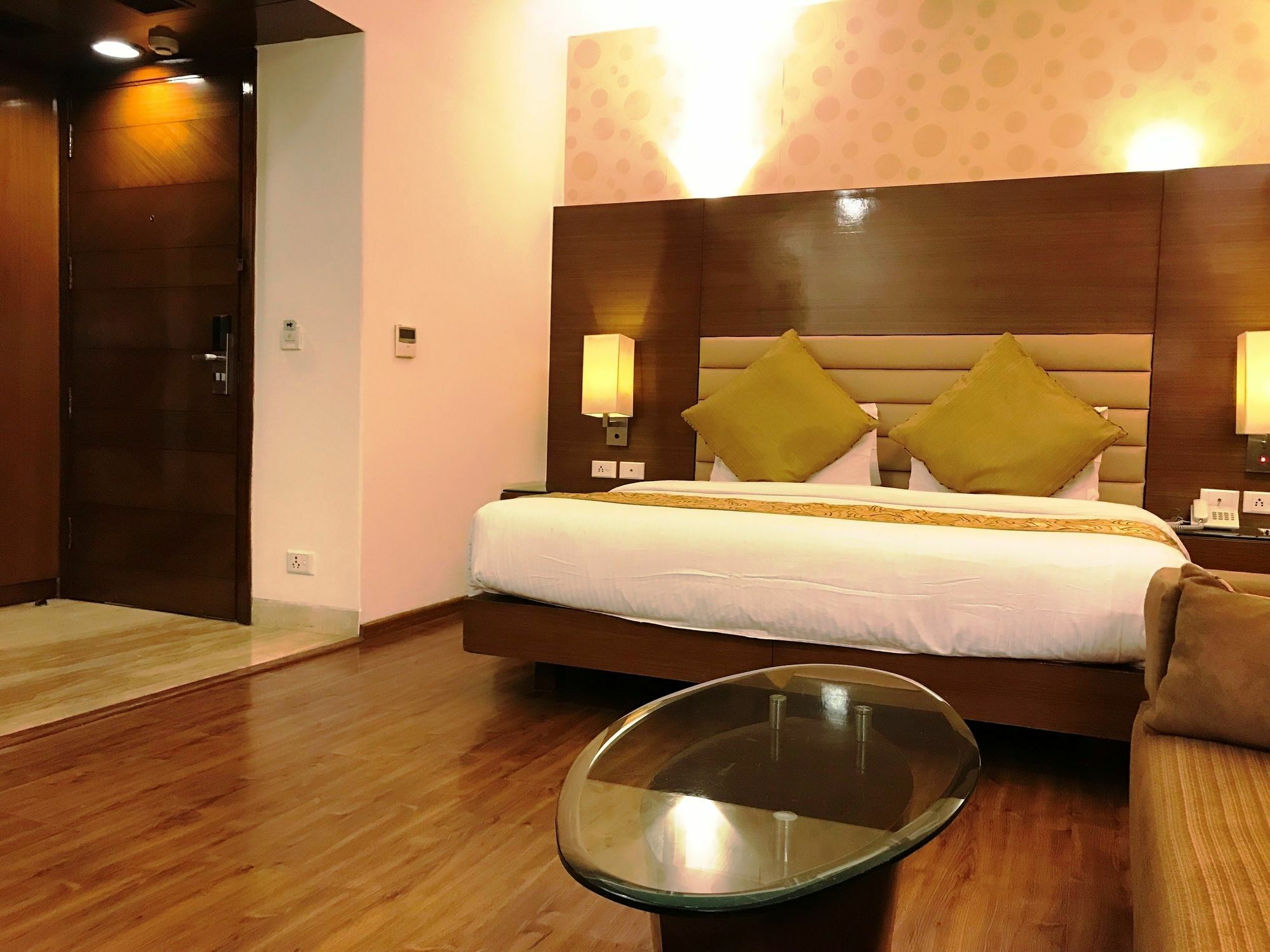 Indus Biznotel Hotel 4*