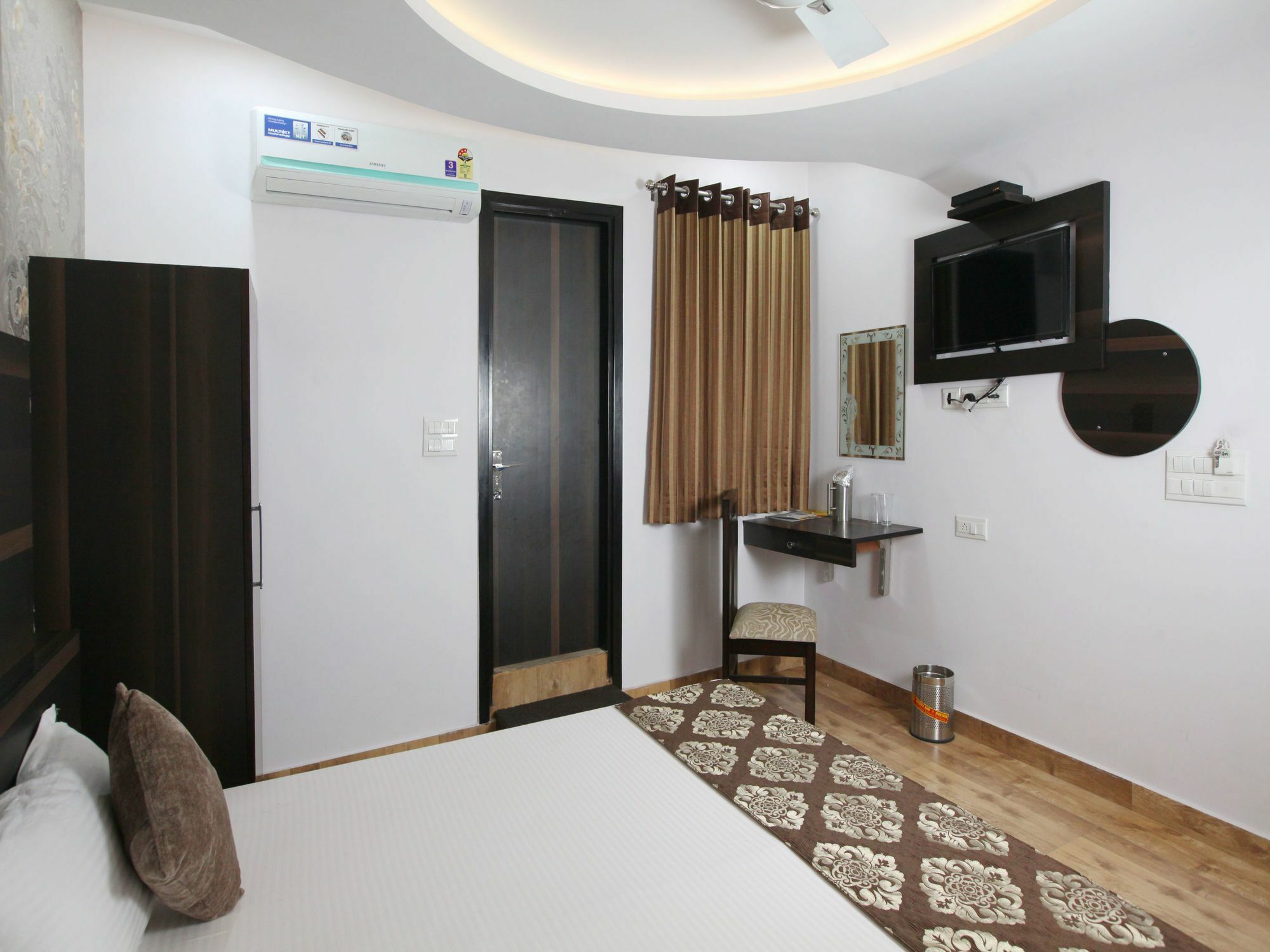 Oyo 5385 Paschim Vihar Delhi (National Capital Territory of India)