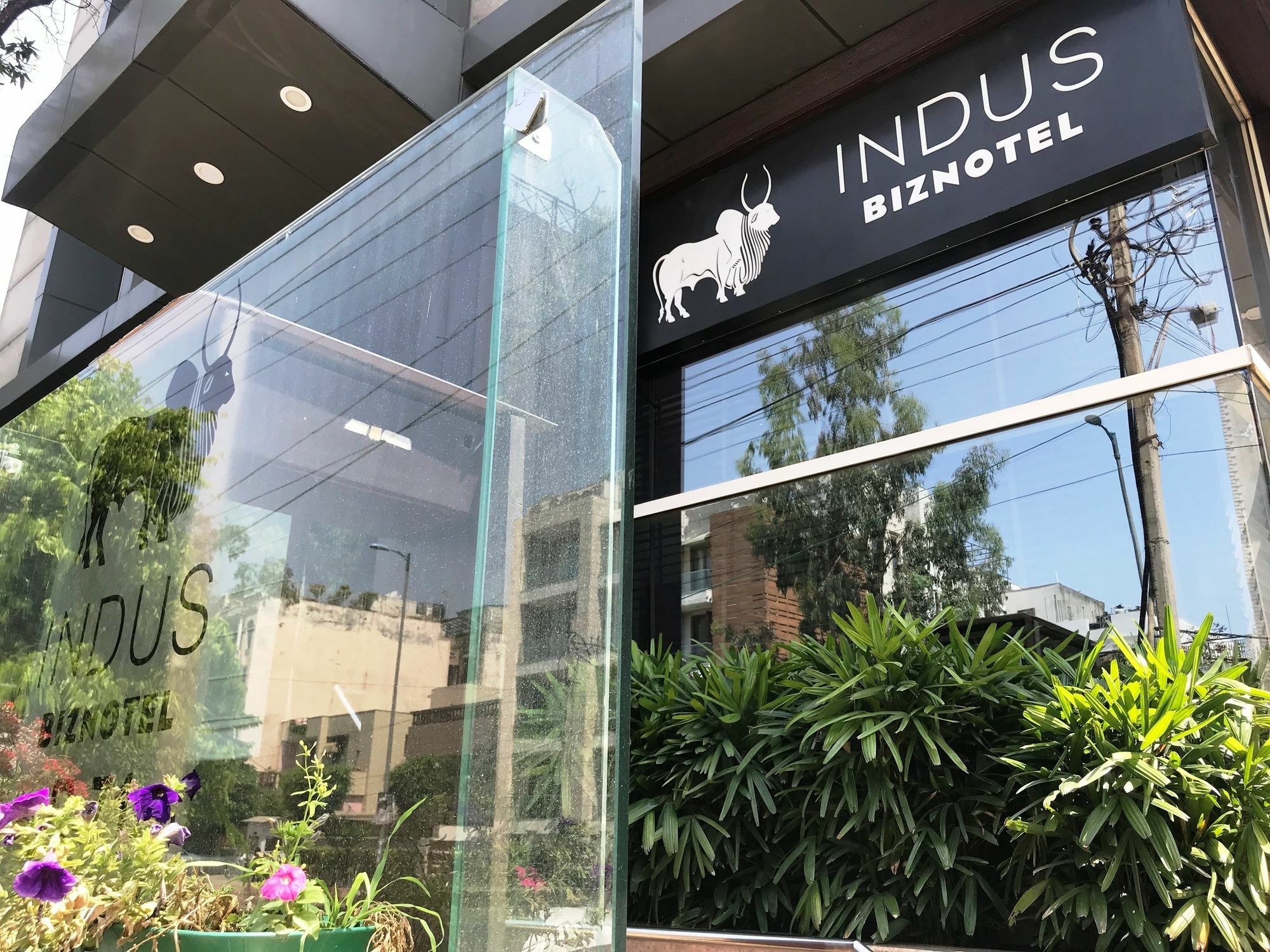 Indus Biznotel Hotel Nova Deli